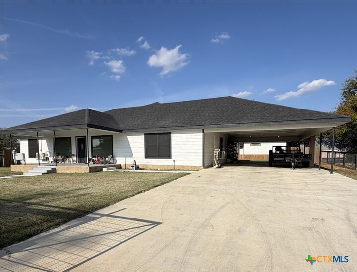 Property Photo:  1116 S 2nd Street  TX 78114