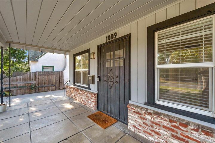 Property Photo: 1009 N Vagedes CA 93728