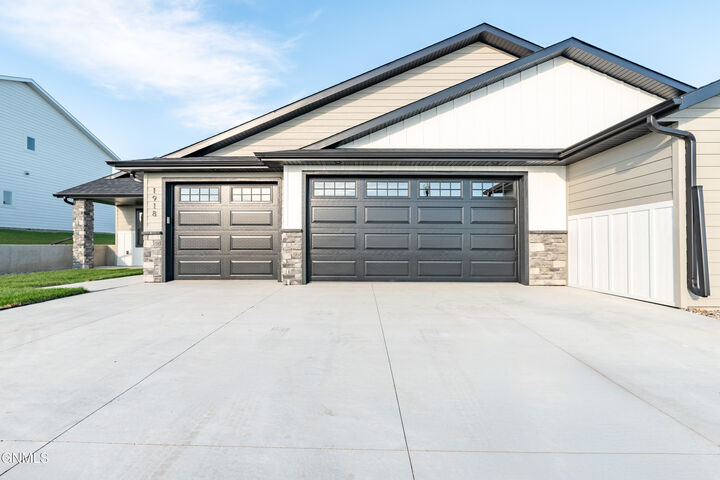 Property Photo:  1918 Prairie Hawk Drive  ND 58503