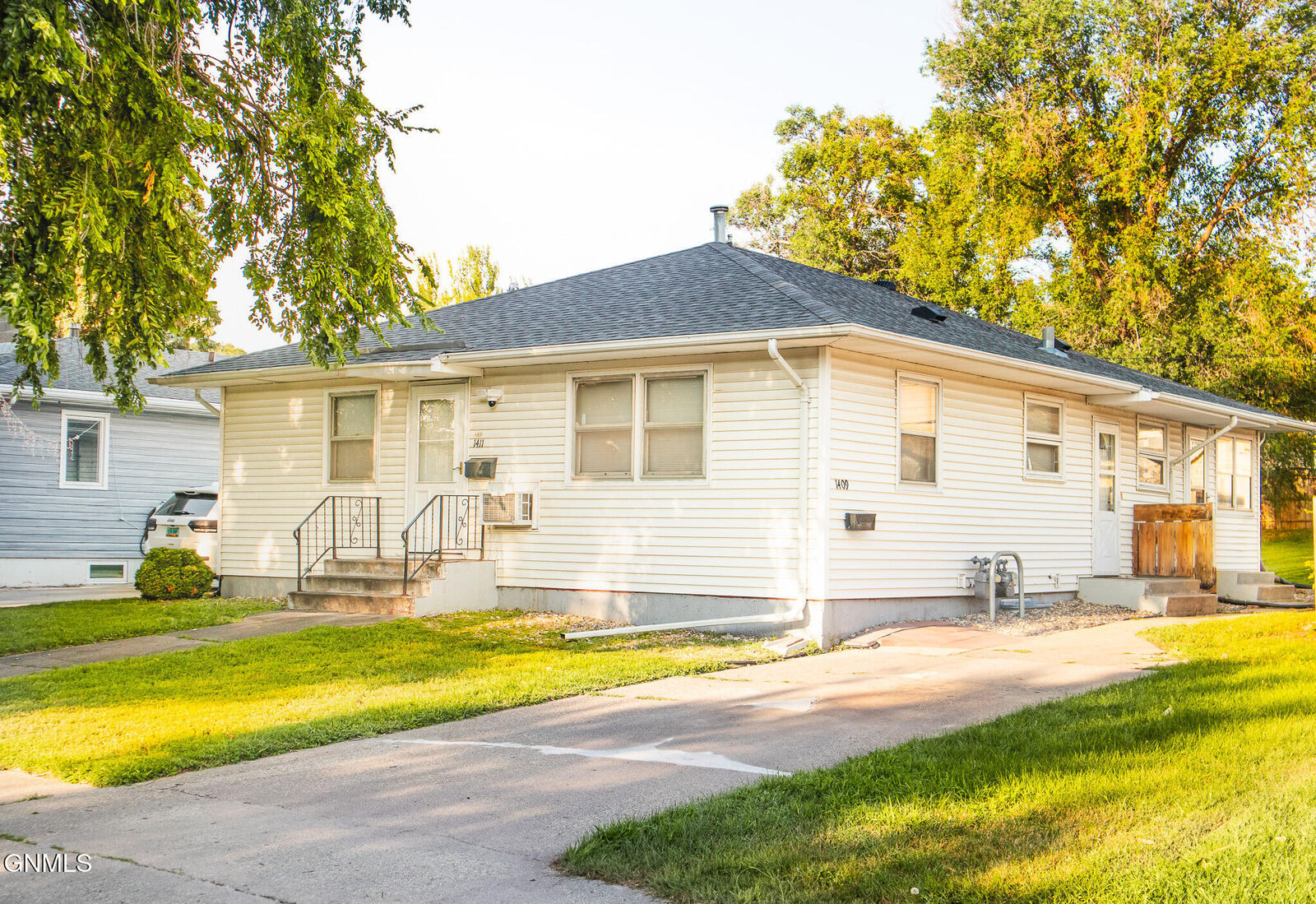 Property Photo:  1411 N 13th Street N  ND 58501