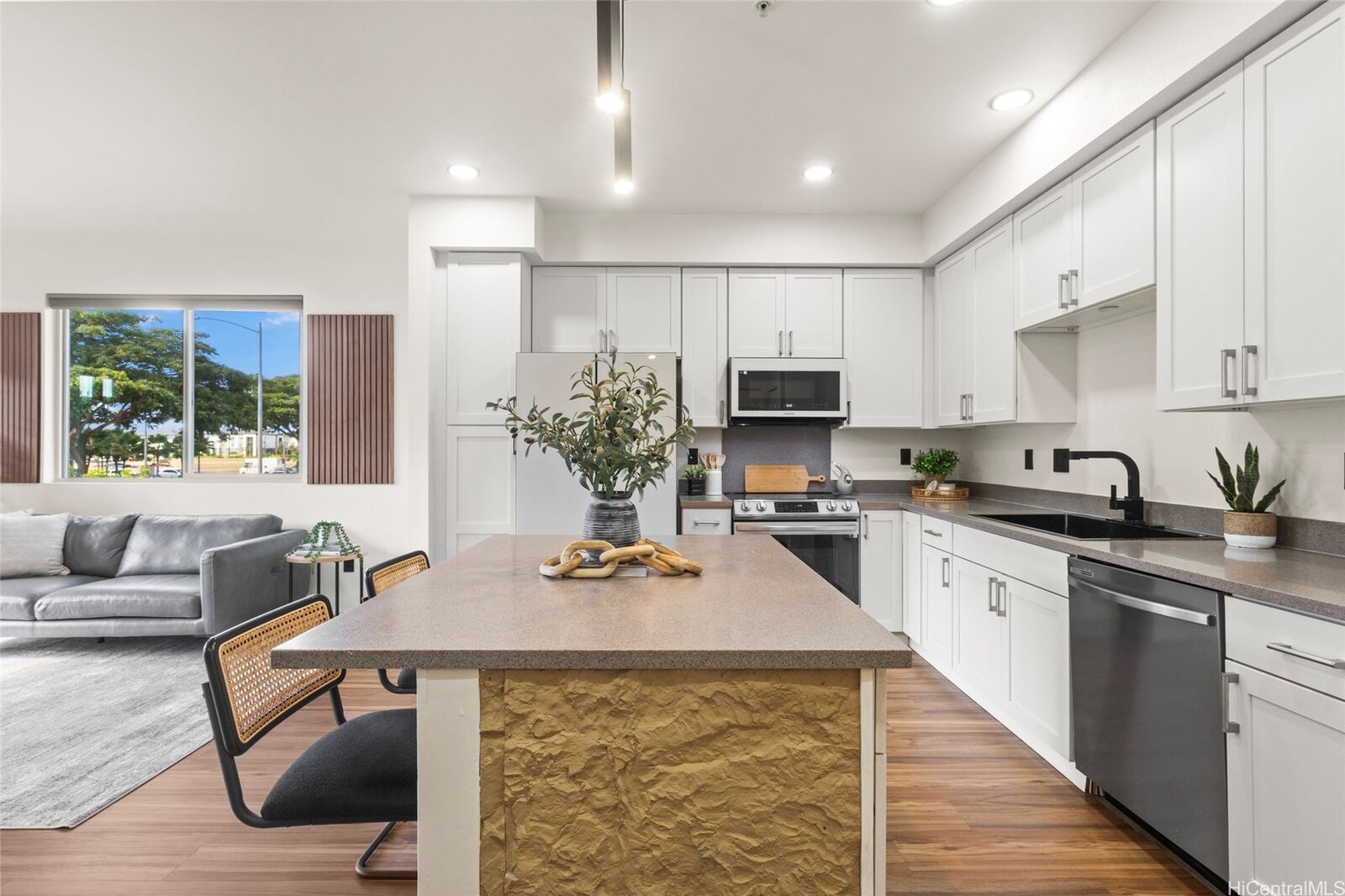 Property Photo:  91-3633 Kauluakoko Street 601  HI 96706 