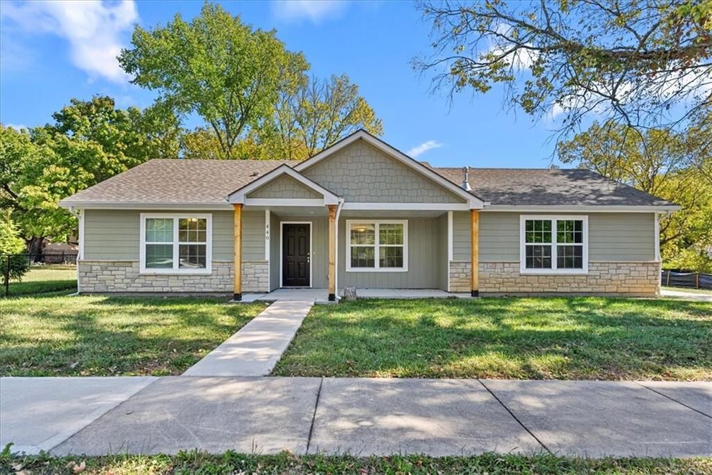 Property Photo:  440 S Water Street  KS 66061