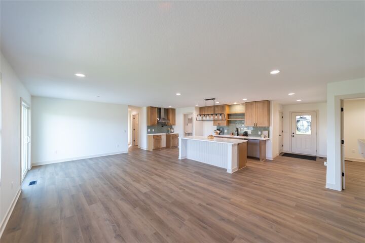 Property Photo: 732 S Taylor Street IA 50170