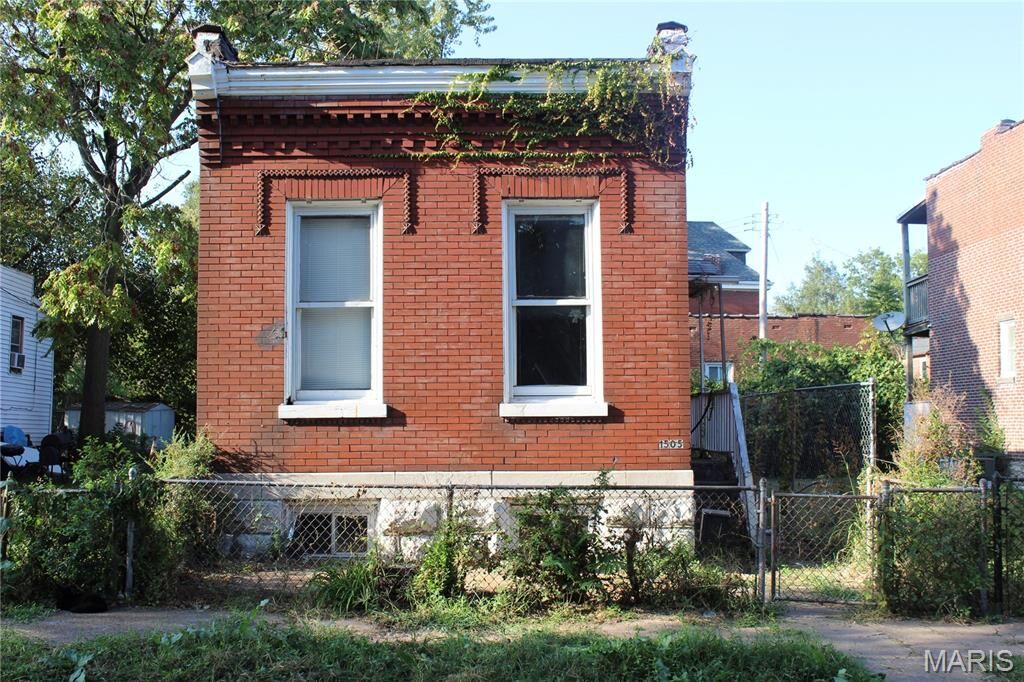 Property Photo: 1505 Farragut Street MO 63107