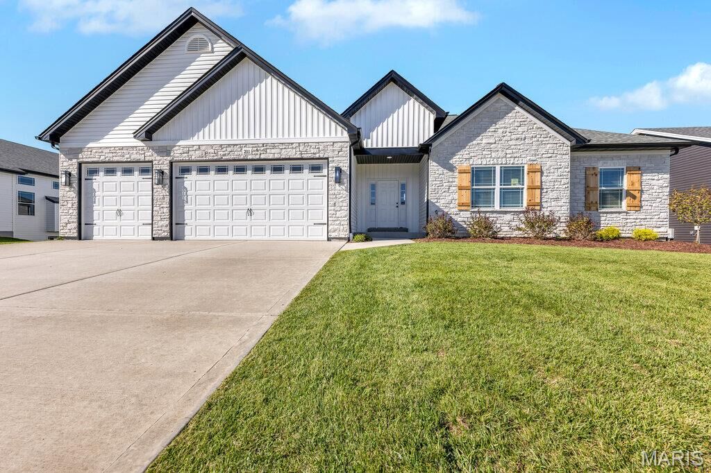 Property Photo:  211 Woodhurst Drive  MO 63385 