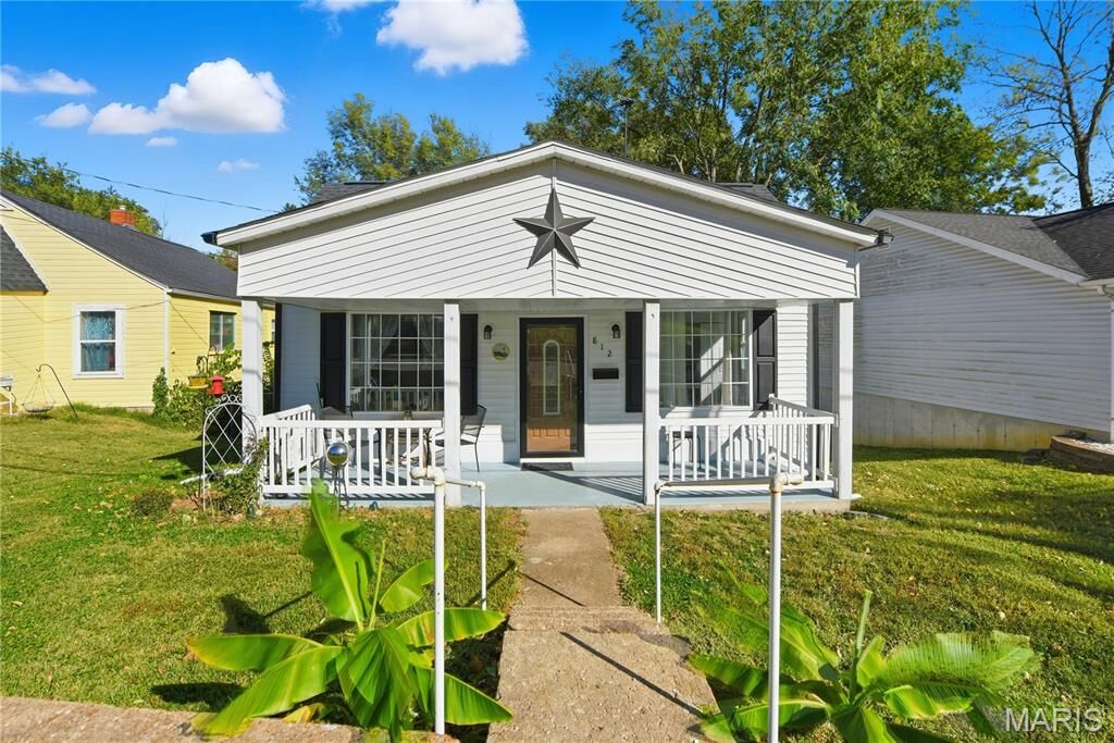 Property Photo:  812 Ridge Avenue  MO 63028