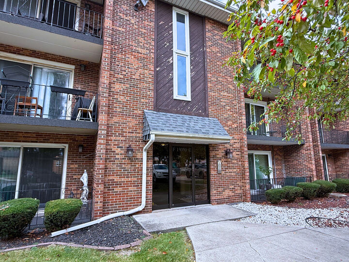 Property Photo: 13050 S Marquette Avenue 3E IL 60633