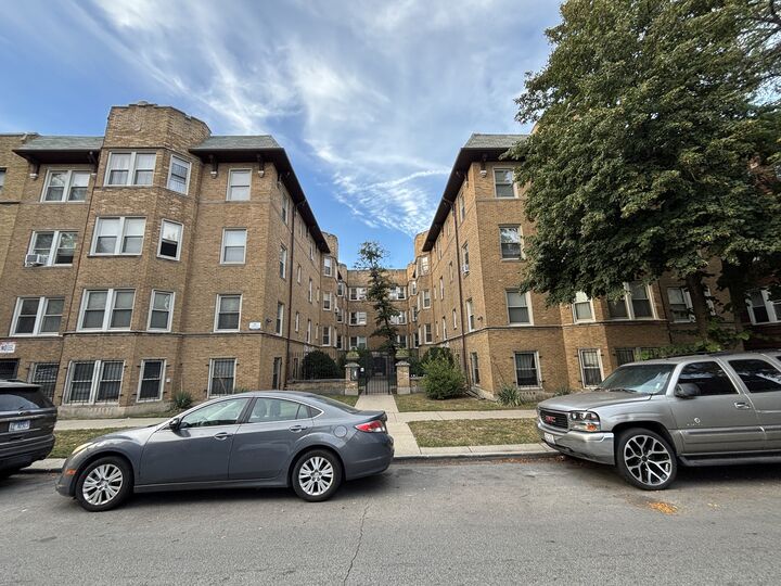 2212 E 70th Street 3A  Chicago IL 60649 photo