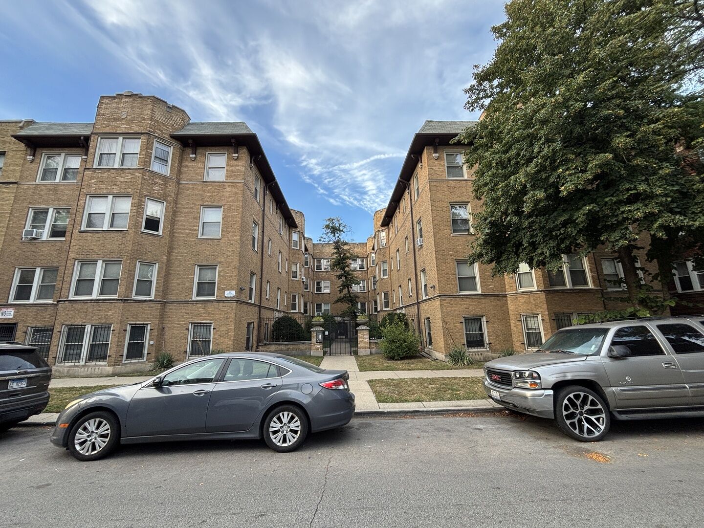 Property Photo:  2212 E 70th Street 3A  IL 60649
