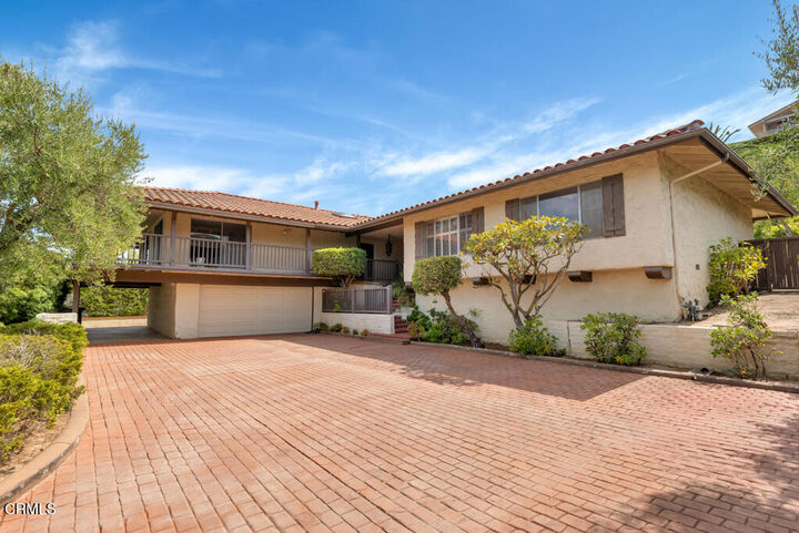 Property Photo:  880 Grada Avenue  CA 93010 