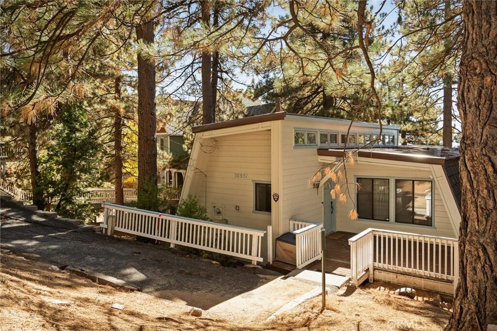 Property Photo: 30951 Glen Oak CA 92382