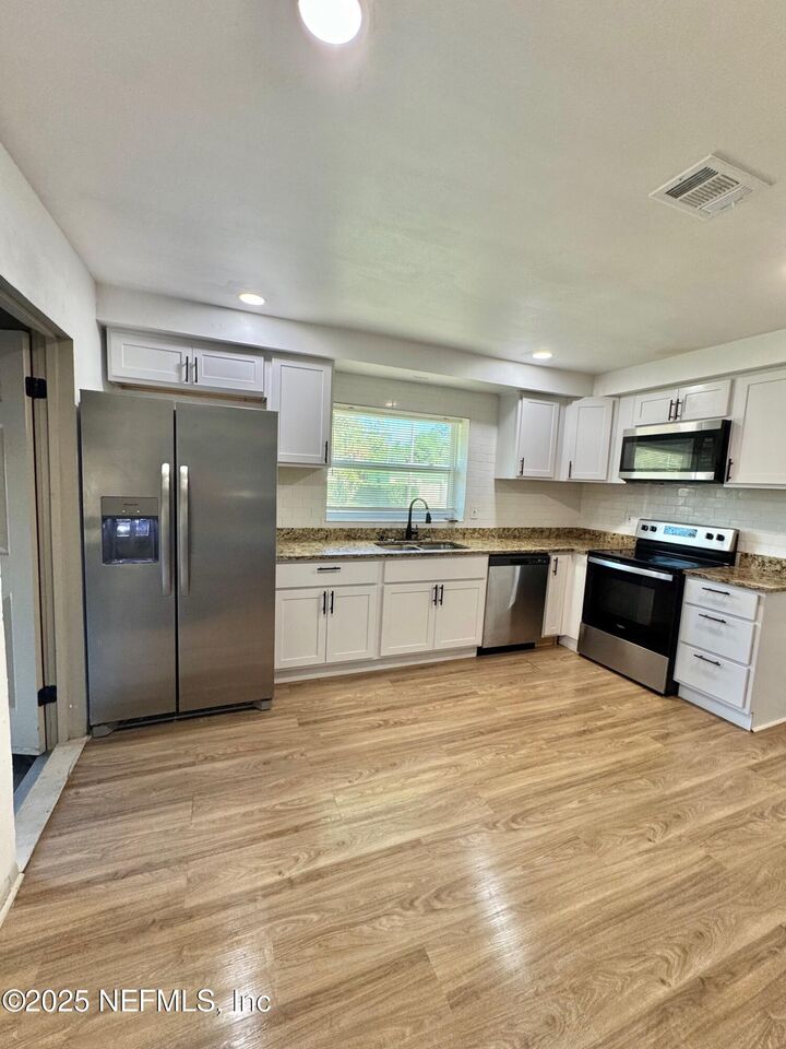 Property Photo:  6910 Cartier Circle  FL 32208 