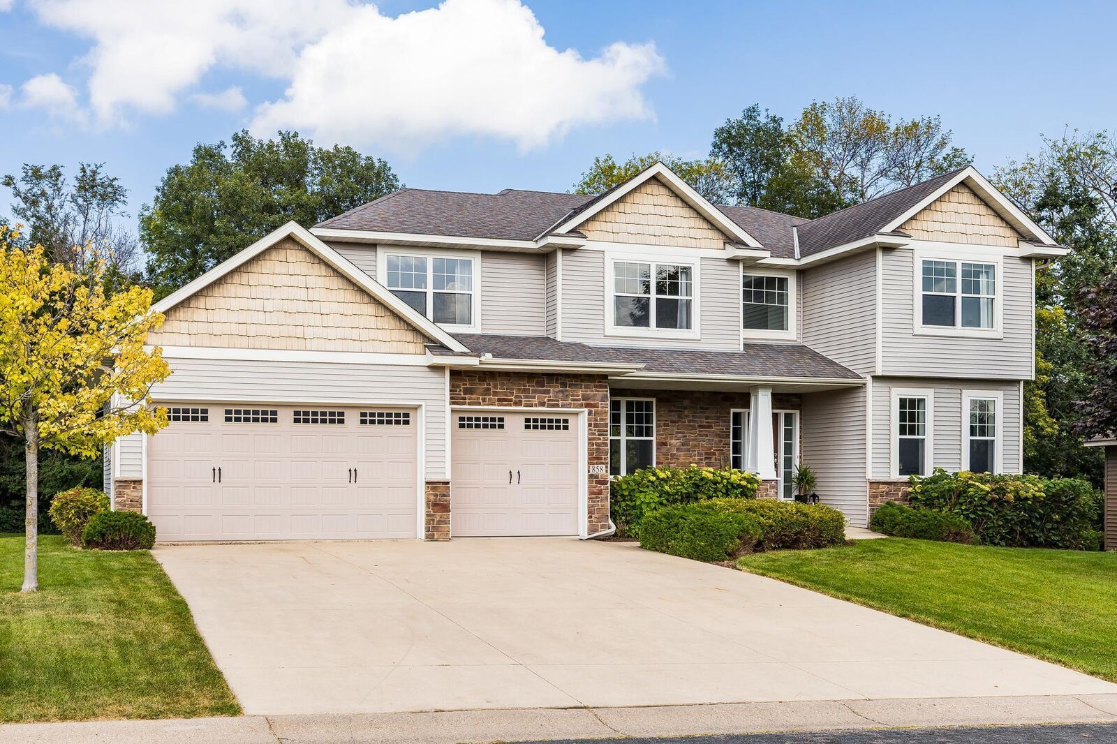 Property Photo: 858 S Windmill Creek MN 55387