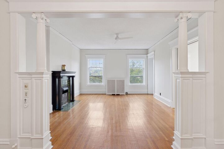 Property Photo:  614 Grand Avenue 3ee  MN 55102