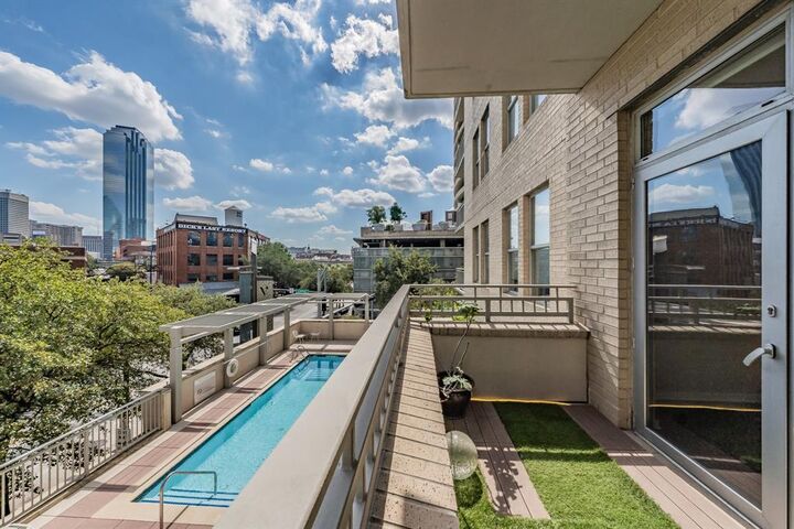 Property Photo:  2323 N Houston Street 310  TX 75219