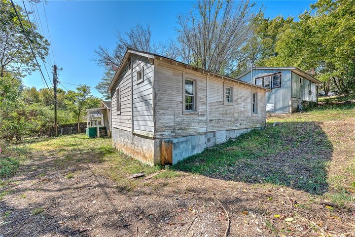 Property Photo: 171 E Meadow Street AR 72701