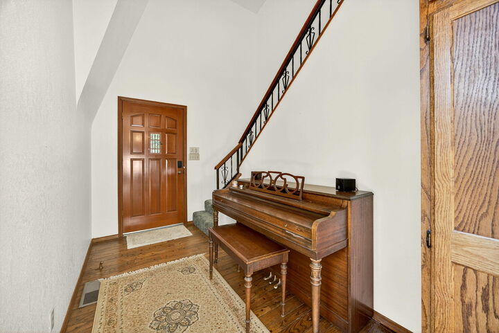 Property Photo: 14080 Highway 234 OR 97525