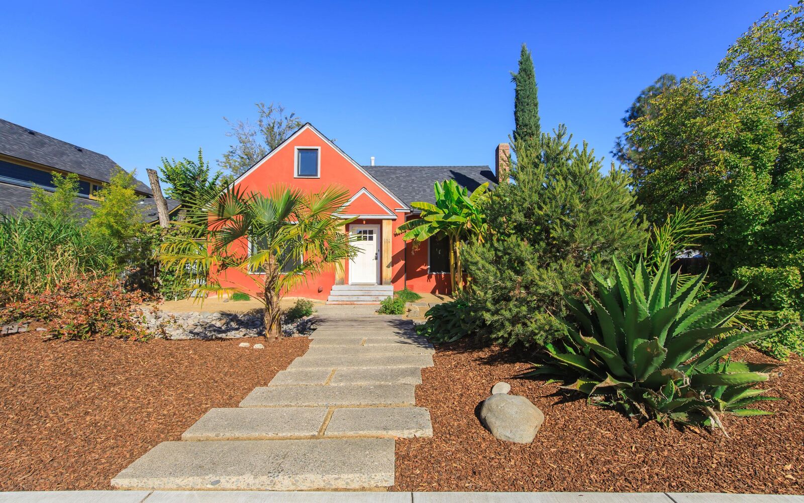 Property Photo: 832 Dakota Avenue OR 97501