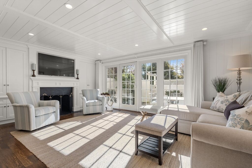 Property Photo: 11 Oak Street 62 MA 02482