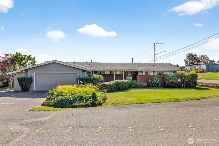 Property Photo:  2493  Hilltop Road  WA 98248