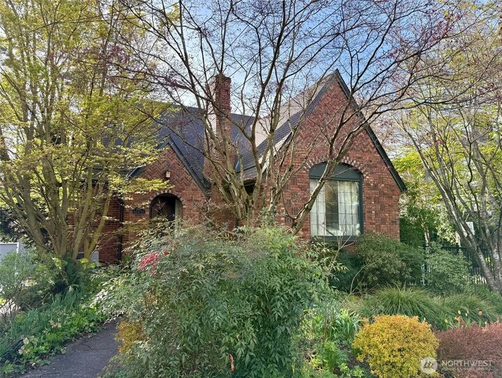 2017  10th Avenue E  Seattle WA 98102 photo