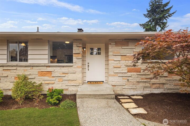 Property Photo: 20314 N Park Avenue N WA 98133