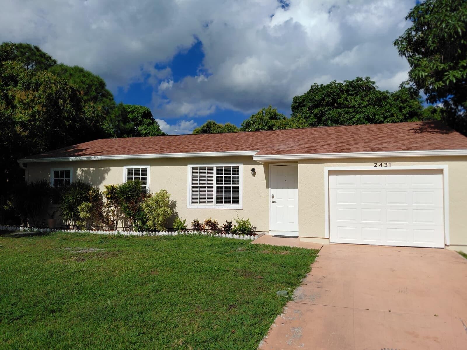Property Photo:  2431 SE Robin Circle  FL 34952 
