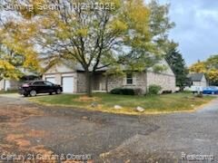 Property Photo:  14823 Paris Court  MI 48101