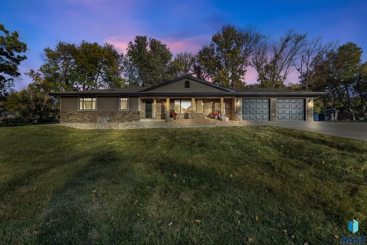 Property Photo: 2808 S Duchess Ave SD 57103