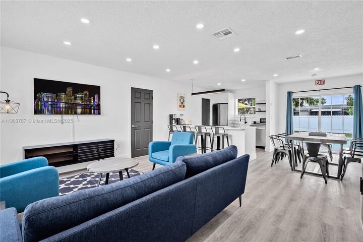 7471 Hope St  Hollywood FL 33024 photo