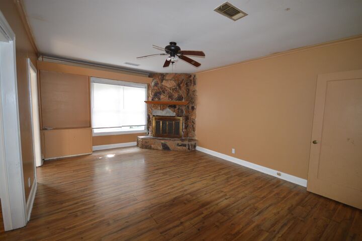 Property Photo:  4015 Lakeshore Drive  TX 77642 