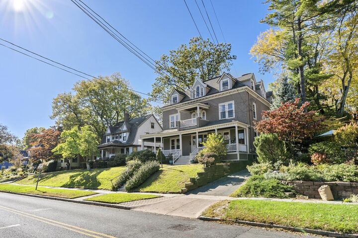 Property Photo:  137 Girard Avenue  CT 06105