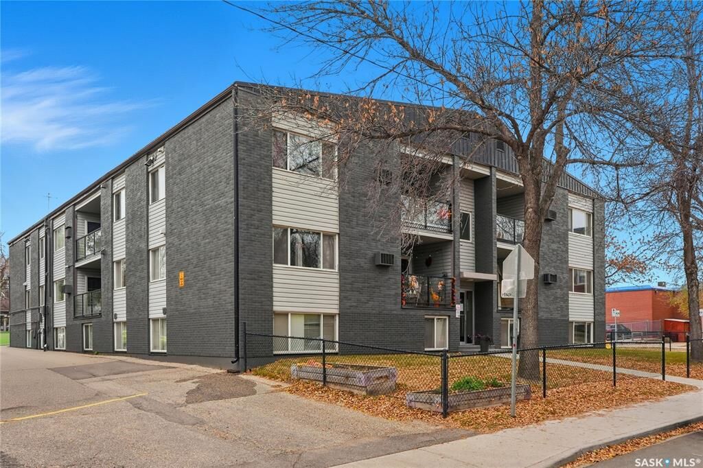 Photo de la propriété: 833 B Avenue N 13 SK S7L 1E5