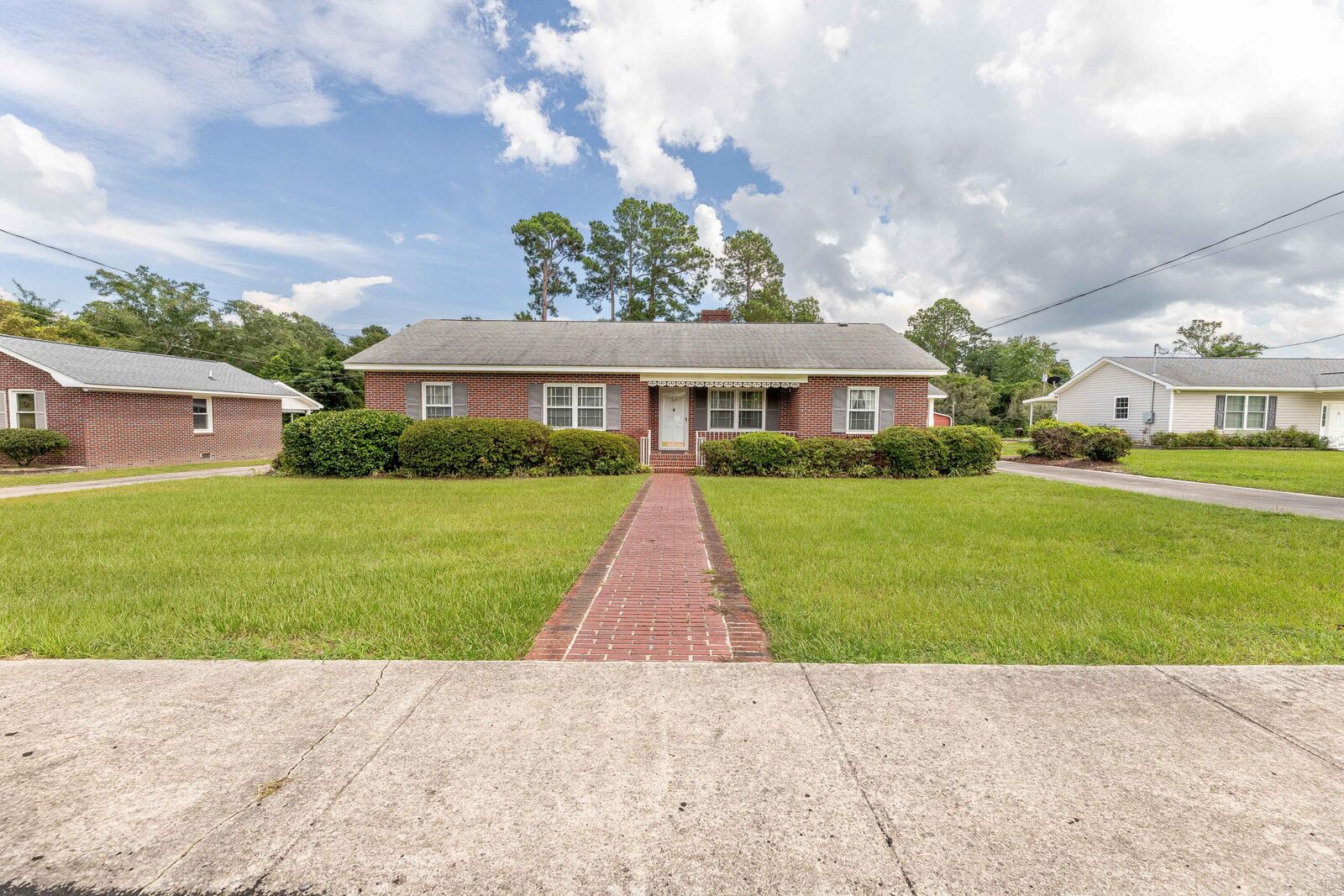 Property Photo: 319 E Hampton Street SC 29047
