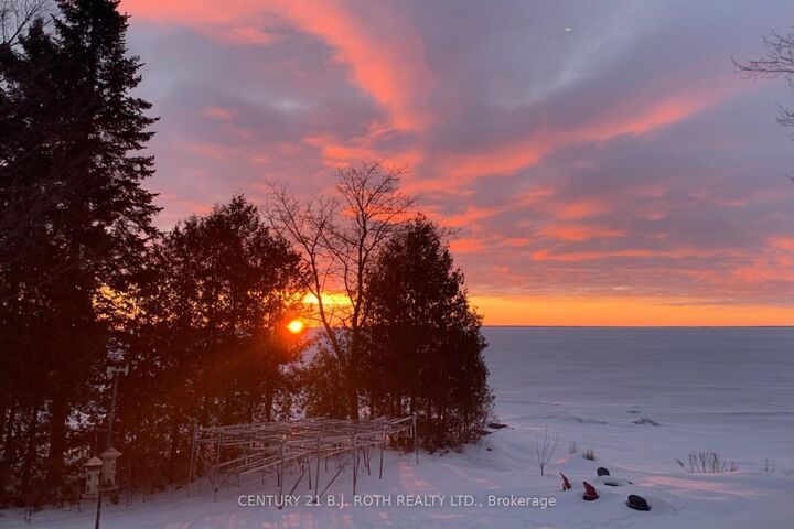 Property Photo:  95 Lakeshore Road E  ON L0L 2E0 