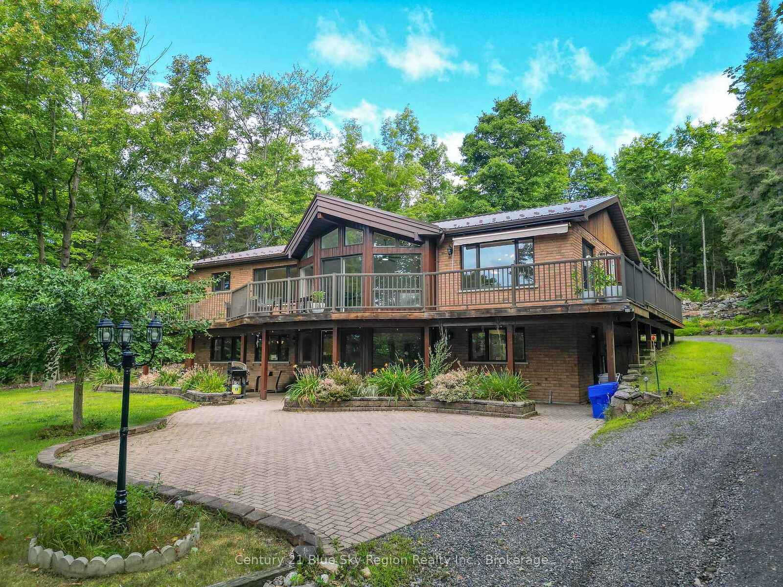 Photo de la propriété:  708 Anita Avenue  ON P1B 8G4 