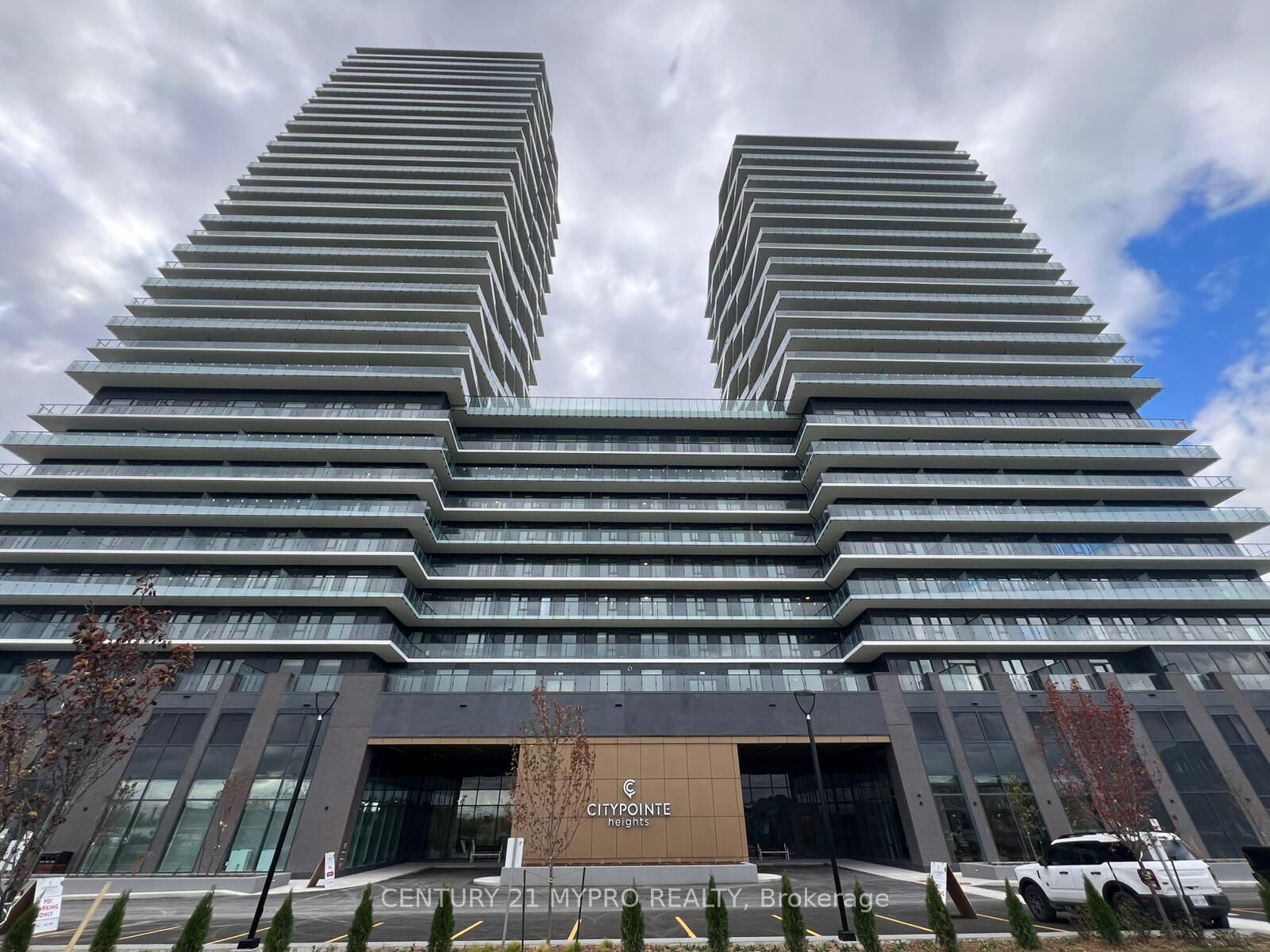 Property Photo:  15 Skyridge Drive 325  ON L6P 4S3