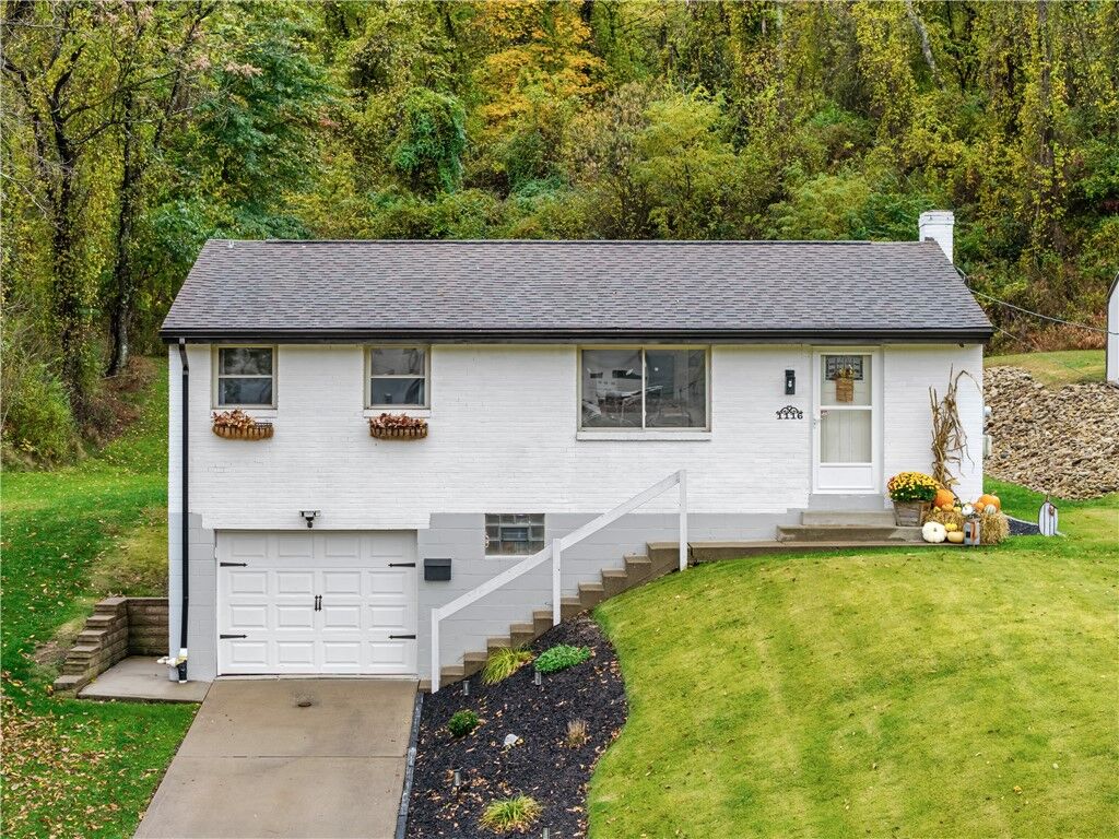 Property Photo:  1116 Aurora Drive  PA 15236