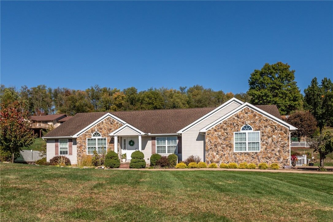 Property Photo: 2024 Lexington Dr PA 15425