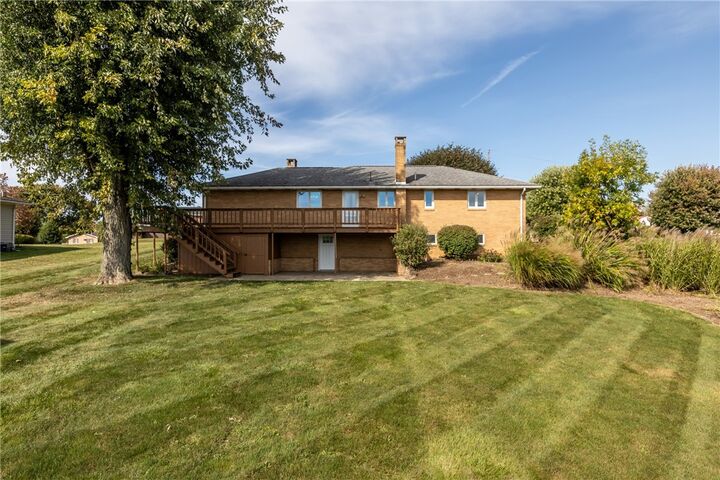 Property Photo:  113 Franklin Dr  PA 15671