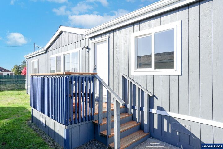 Property Photo:  925 York St 38  OR 97325 