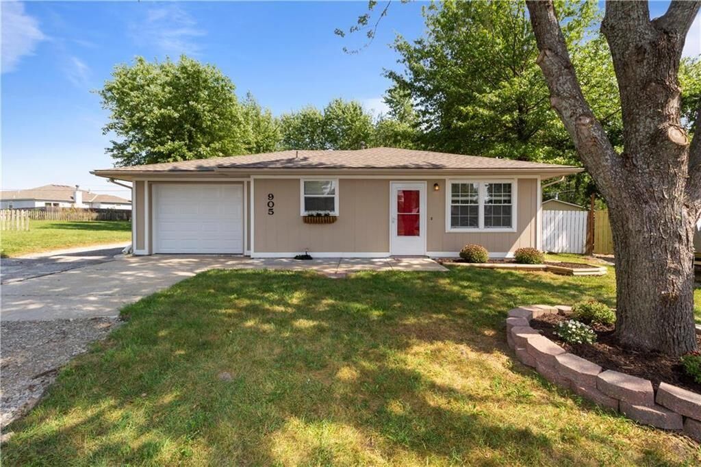 Property Photo:  905 W 5th Street  KS 66021