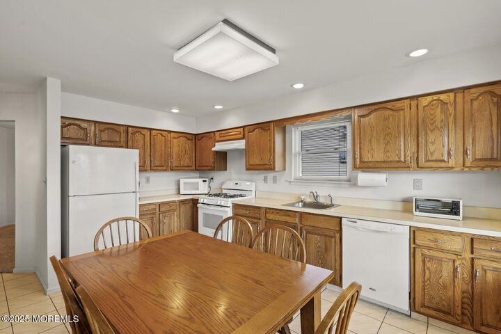 Property Photo:  7 Bishop Court  NJ 07746