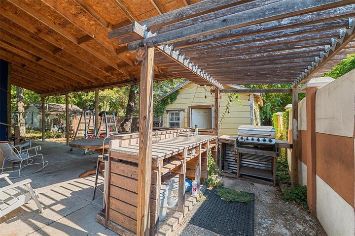 Property Photo: 518 Red Bud Lane TX 75211