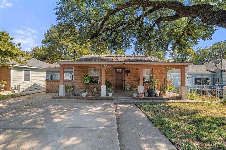 Photo de la propriété:  518 Red Bud Lane  TX 75211 