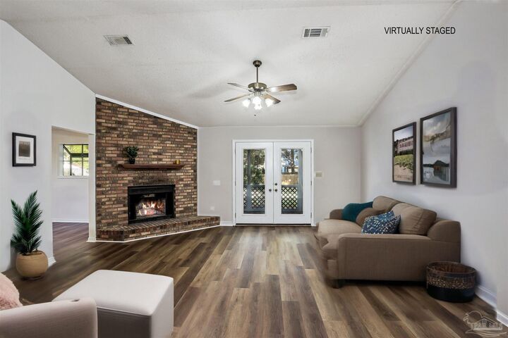 Property Photo: 1328 Tiger Ln FL 32563