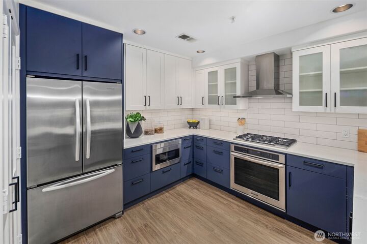 Property Photo:  225  4th Ave A209  WA 98033