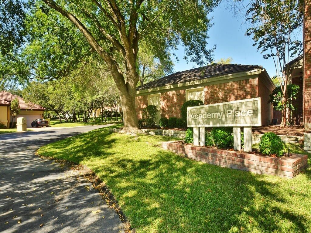 Property Photo: 16 Tournament Way Tournament Way TX 78738