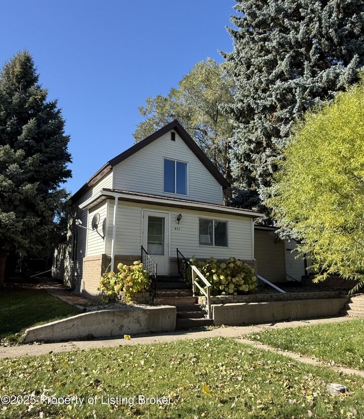 411 5th Avenue NW  Mandan ND 58554 photo