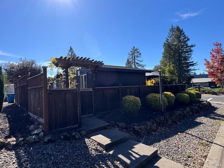 Property Photo: 52 Oakstone Court 52 CA 95409